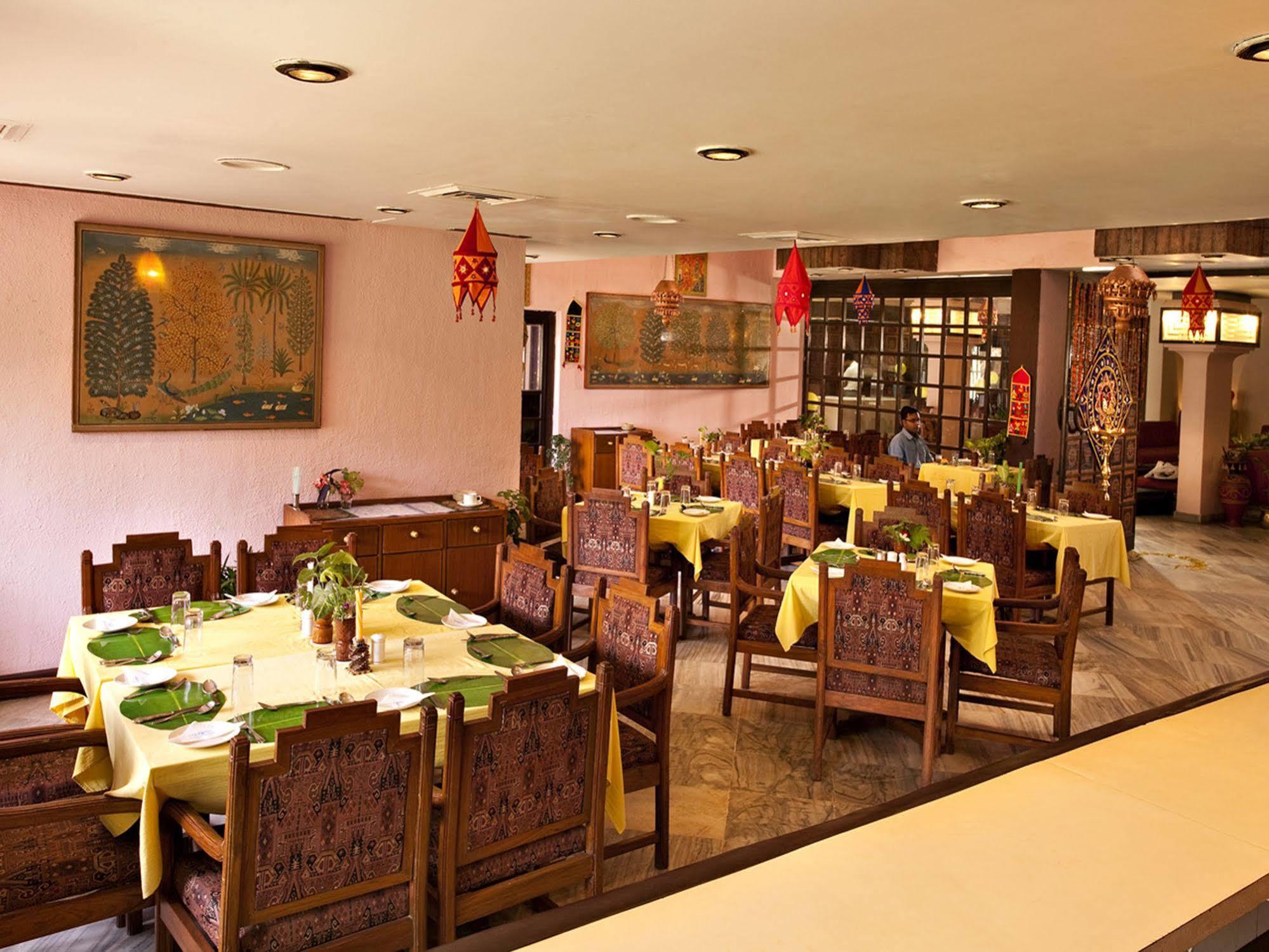 Hotel Kalinga Ashok Bhubaneswar Zewnętrze zdjęcie